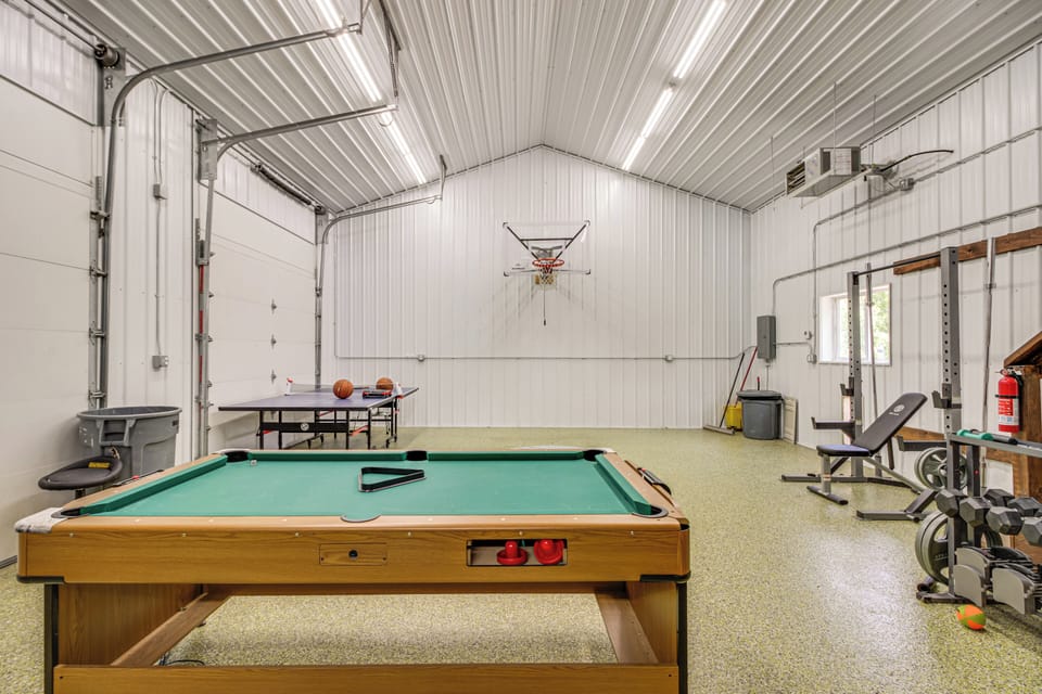 Game Room w/ Table Games & Basketball Hoop