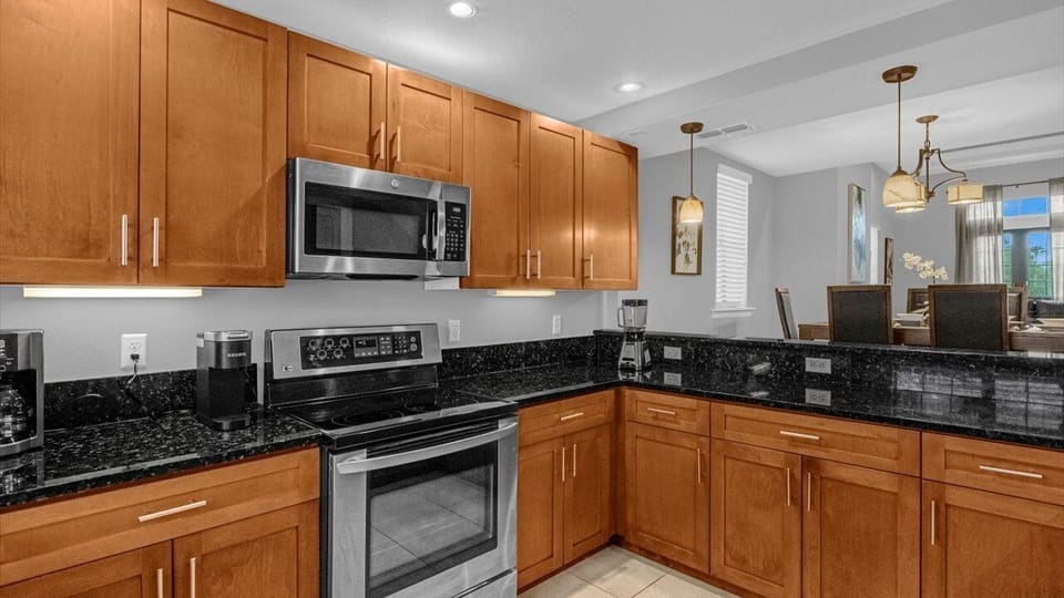 Townhome, Garden View | Private kitchen | Full-size fridge, microwave, oven, stovetop