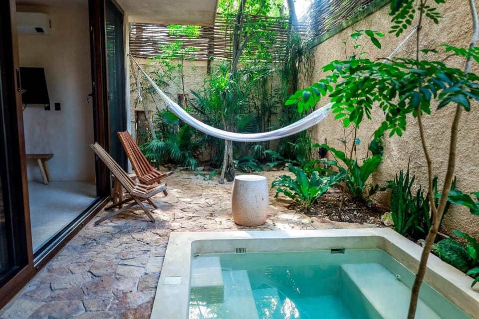 Exterior/ Patio y Alberca privados