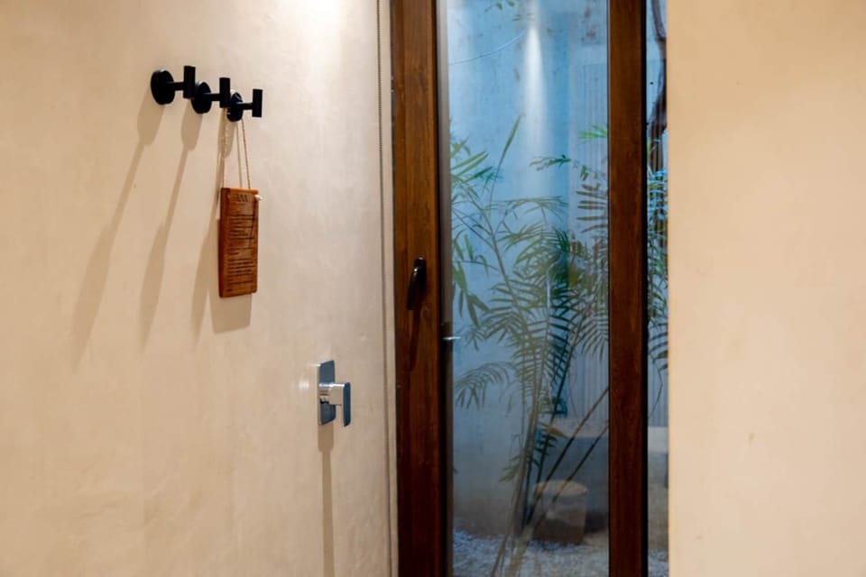 Interior / Ventanal del baño