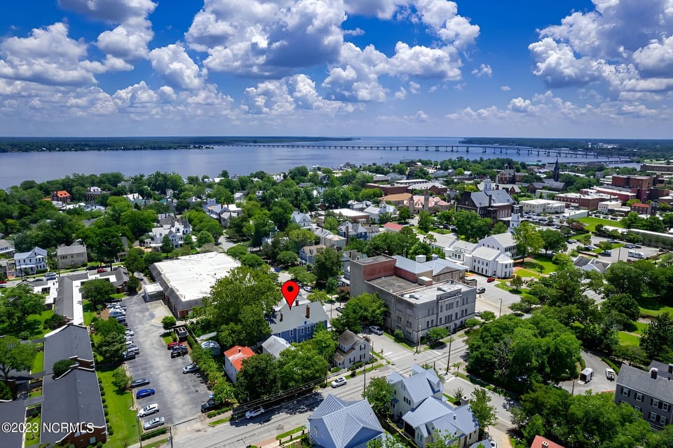 Aerial view shows just how centrally located Blue Manor is