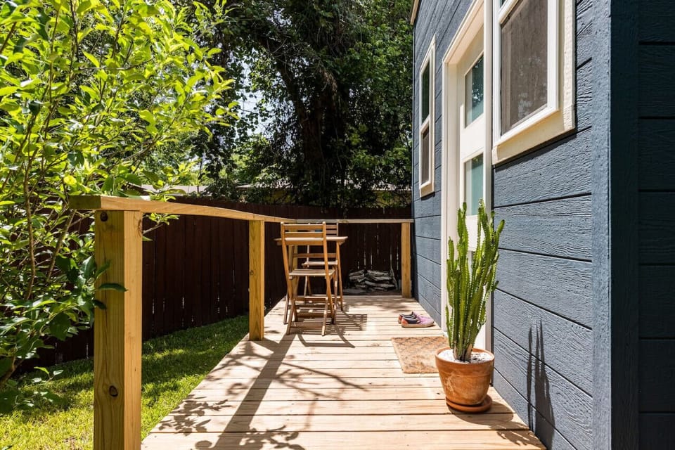 Smaller but functional deck with french dinette to enjoy your morning coffee or to eat after a grill sess (you do have access to the grill on-site!)