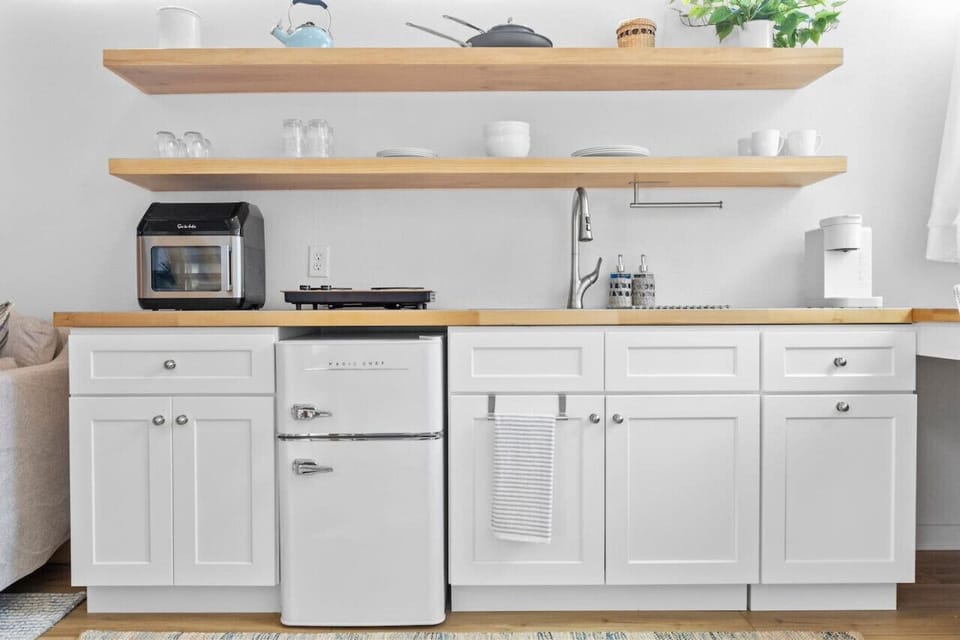 Wide open kitchen with great natural lighting, a serving tray for your R&R night-in with tea & coffee provided (but multiple top-notch coffee shops within walking distance!)