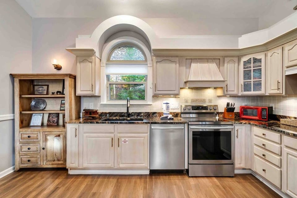 All brand new stainless steel appliances and Italian granite countertops! 