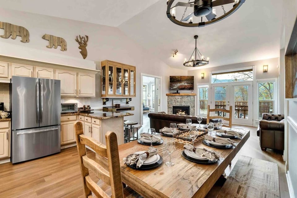 There’s plenty of room at this exquisite dining table for everyone. 