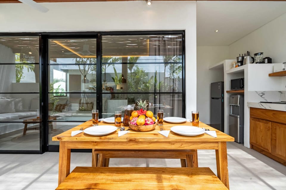 Basic Villa | Dining