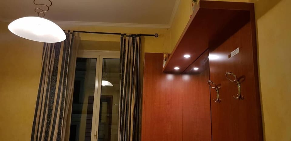 Desk, laptop workspace, WiFi (free)