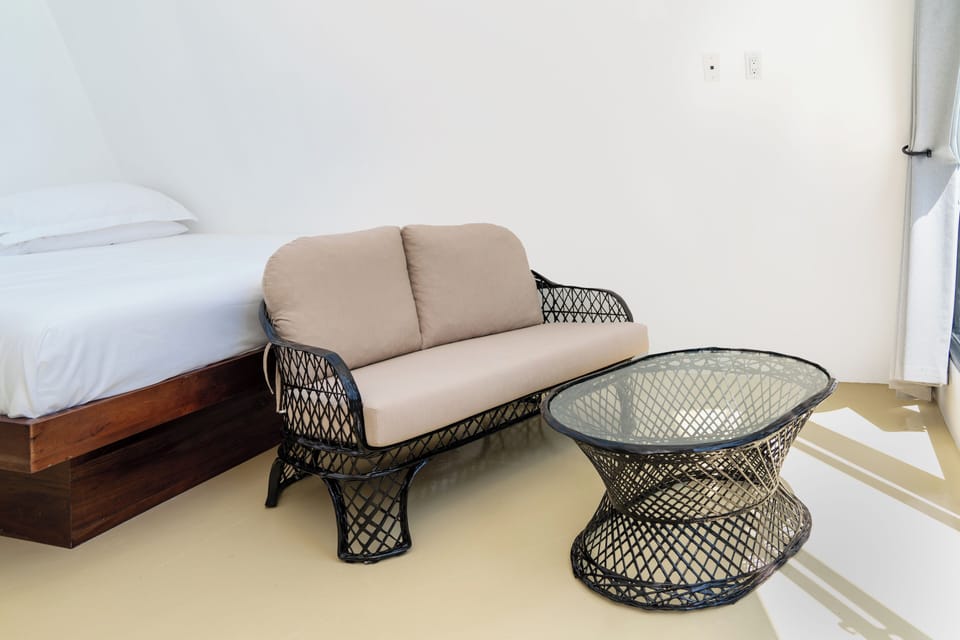 Luxury Studio Suite, 1 King Bed, Sea View, Beachfront | Premium bedding, pillowtop beds, in-room safe, individually furnished