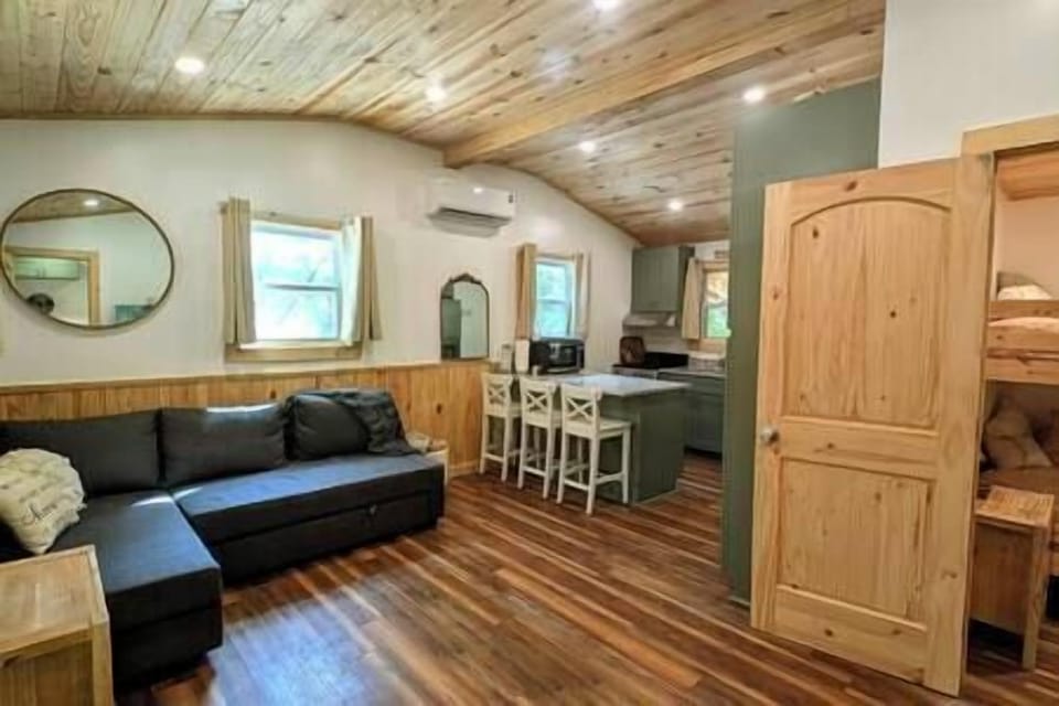 No need to rush! Lounge on the couch and read a good book or sip your coffee at the breakfast bar. 