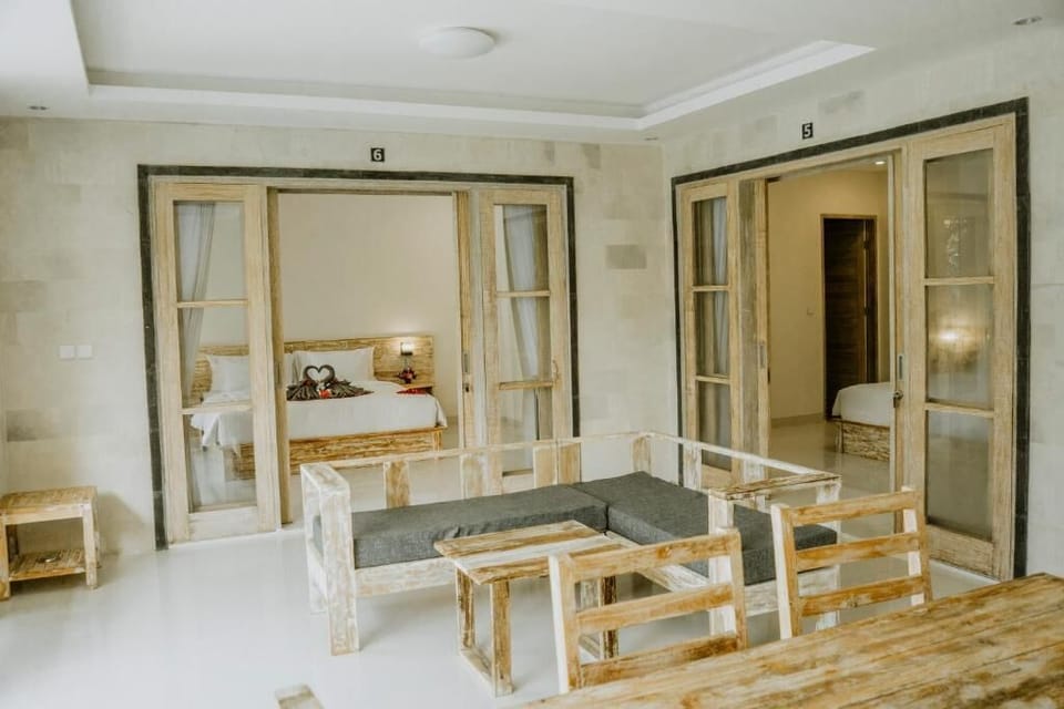 Junior Suite, Pool View | Living area