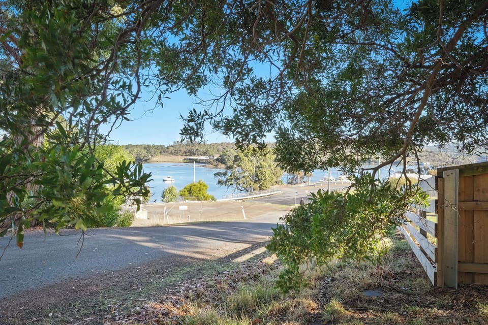 Blossoms on the Bay Retreats Tasmania May 2025 High Res_11