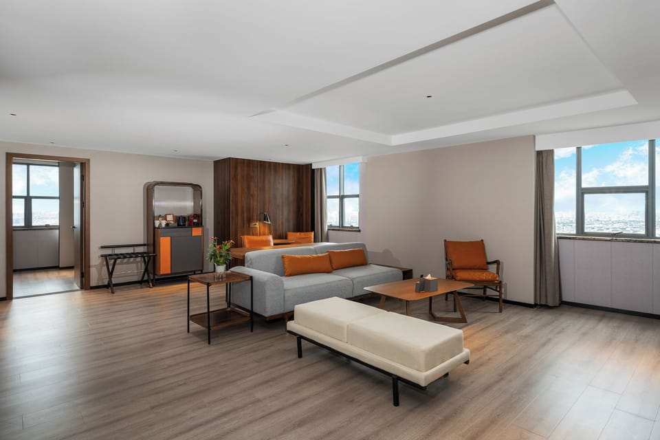 Business Room, City View | In-room safe, desk, laptop workspace, blackout drapes