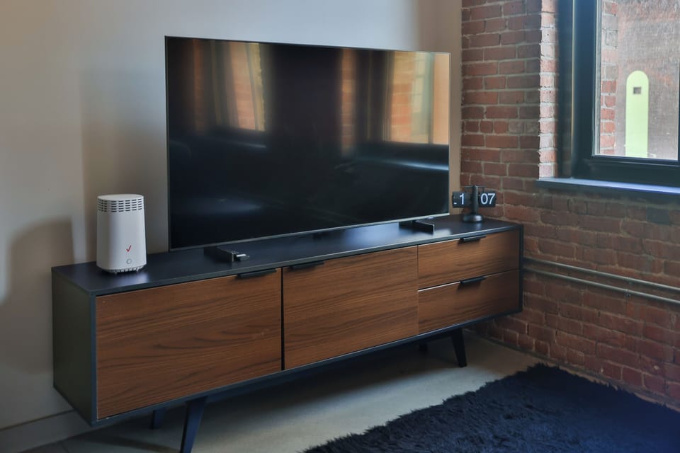 Smart TV and lighting fast 5G WIFI