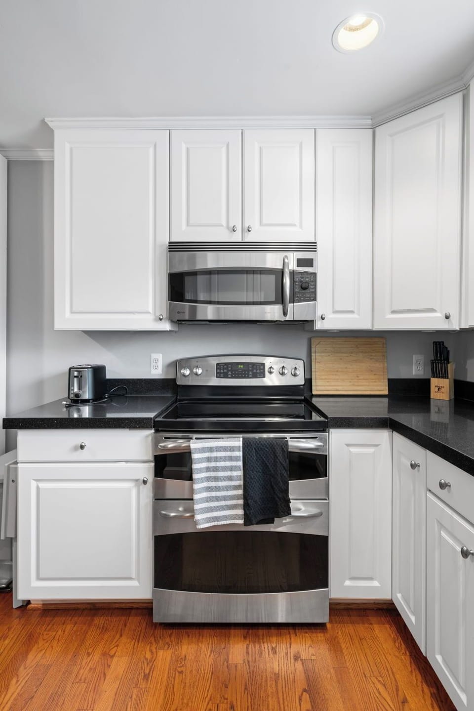 Deluxe House | Private kitchen | Coffee/tea maker, electric kettle, toaster