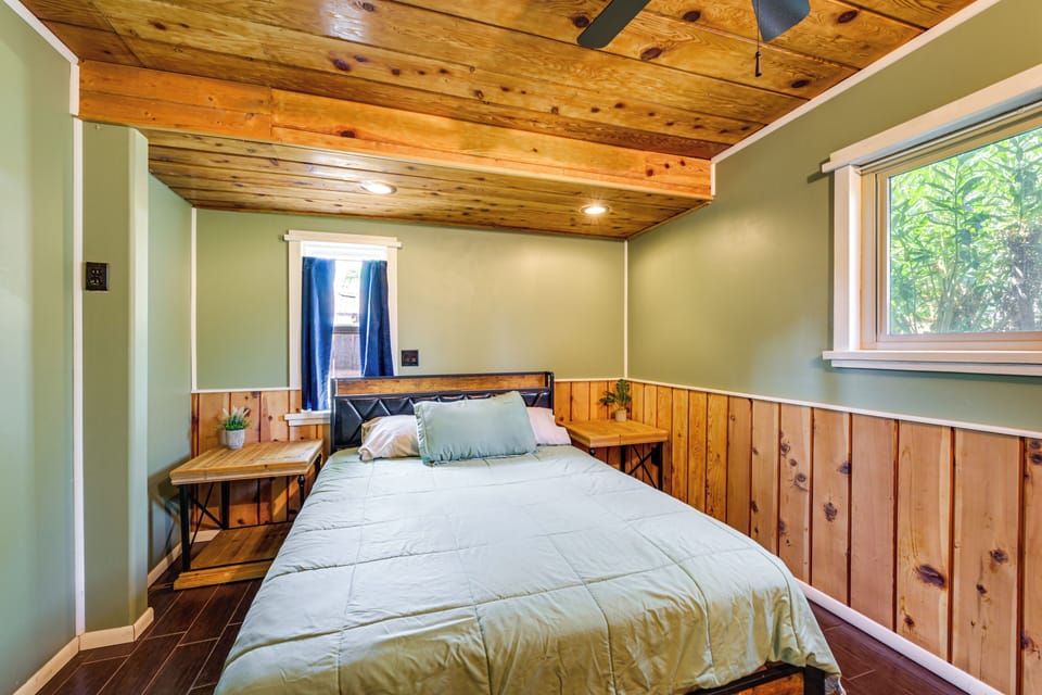 Bedroom 1 | Queen Bed | Linens Provided
