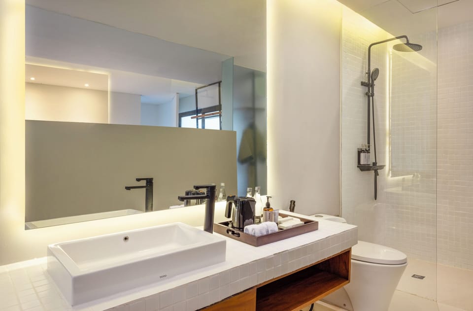 Shower, free toiletries, hair dryer, slippers