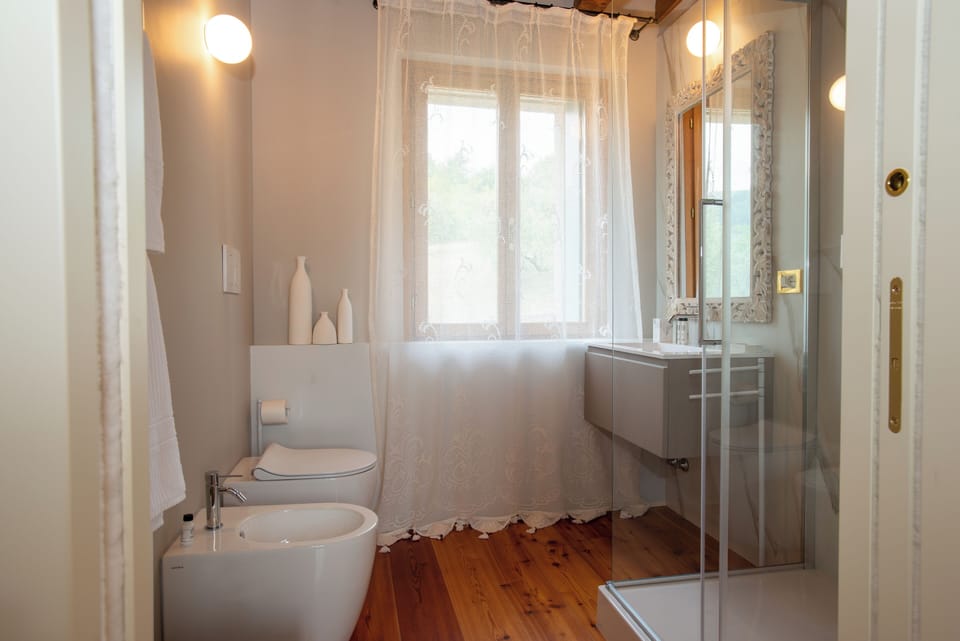 Comfort Room, 1 Double Bed, Hill View | Bathroom | Free toiletries, hair dryer, towels, soap