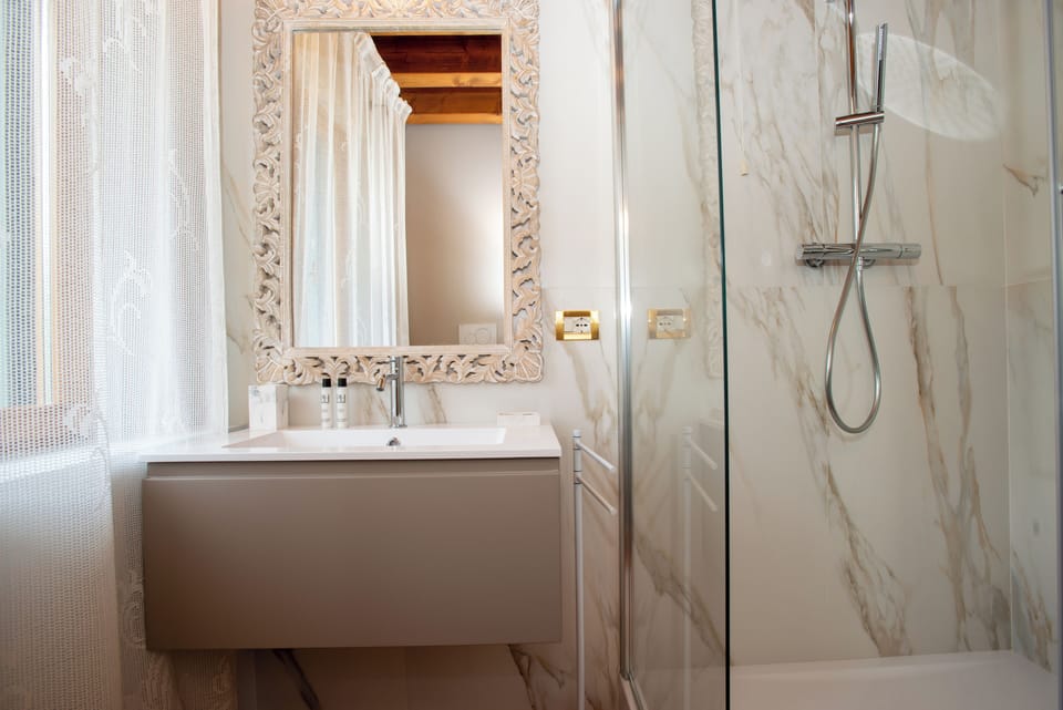 Comfort Room, 1 Double Bed, Hill View | Bathroom | Free toiletries, hair dryer, towels, soap