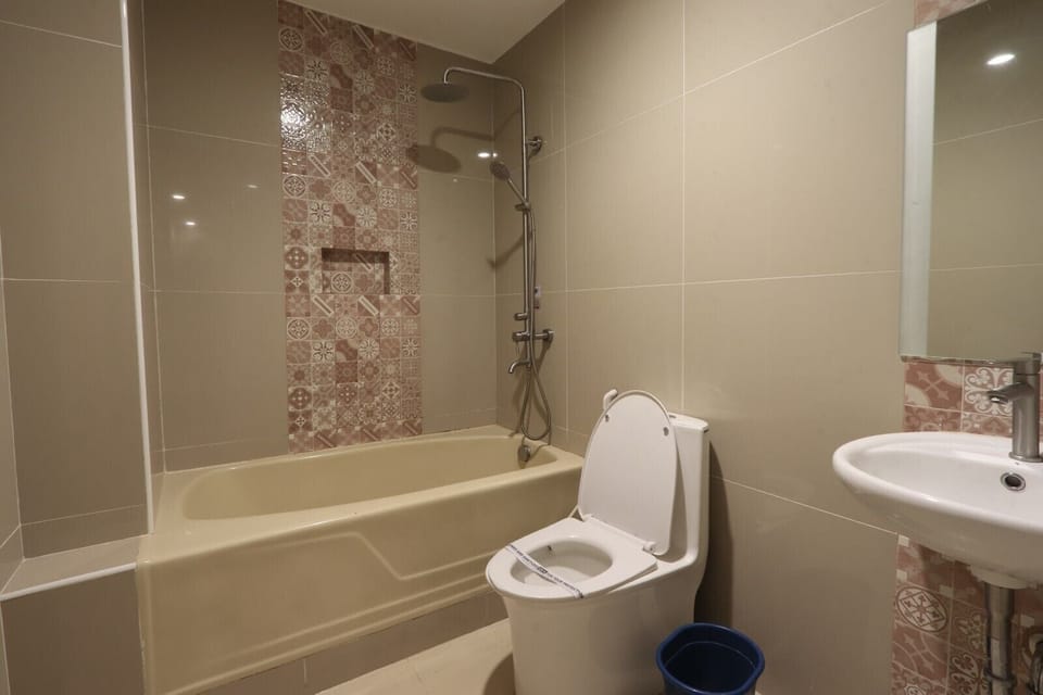 Family Room | Bathroom | Shower, slippers, bidet, towels