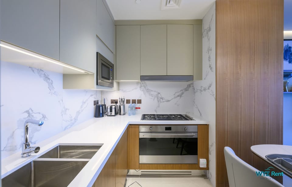 Standard Apartment | Private kitchen | Fridge, microwave, oven, stovetop