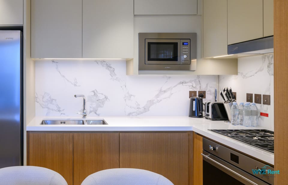 Standard Apartment | Private kitchen | Fridge, microwave, oven, stovetop