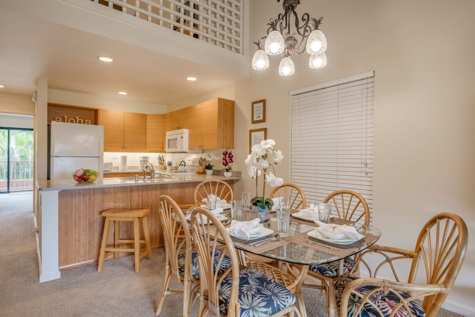 Indoor dining for six