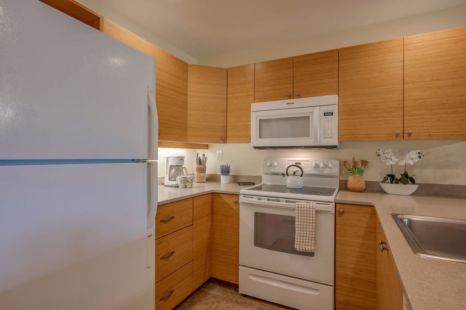 Prepare delicious meals in this fully equipped kitchen