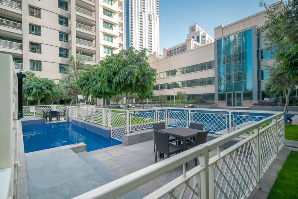2 outdoor pools