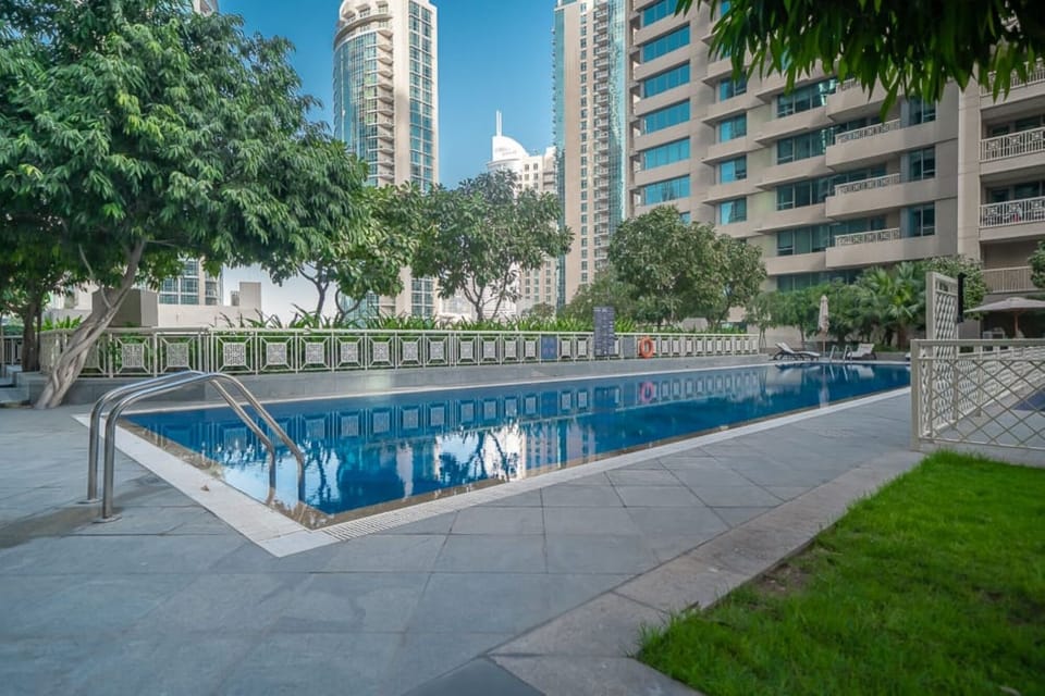 2 outdoor pools