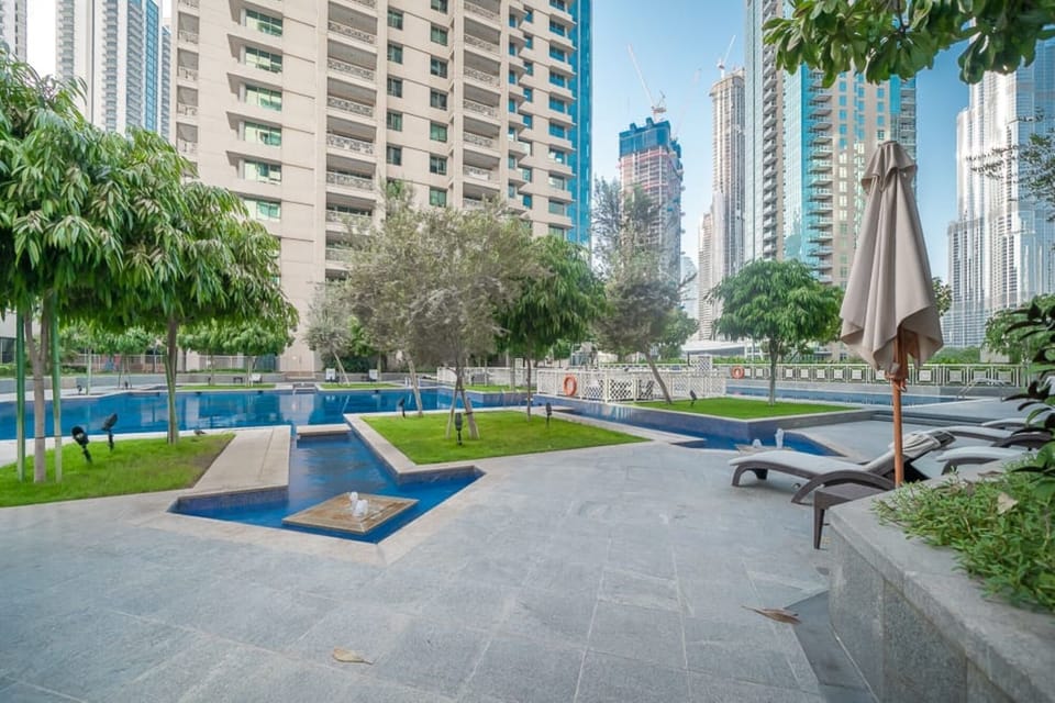 2 outdoor pools