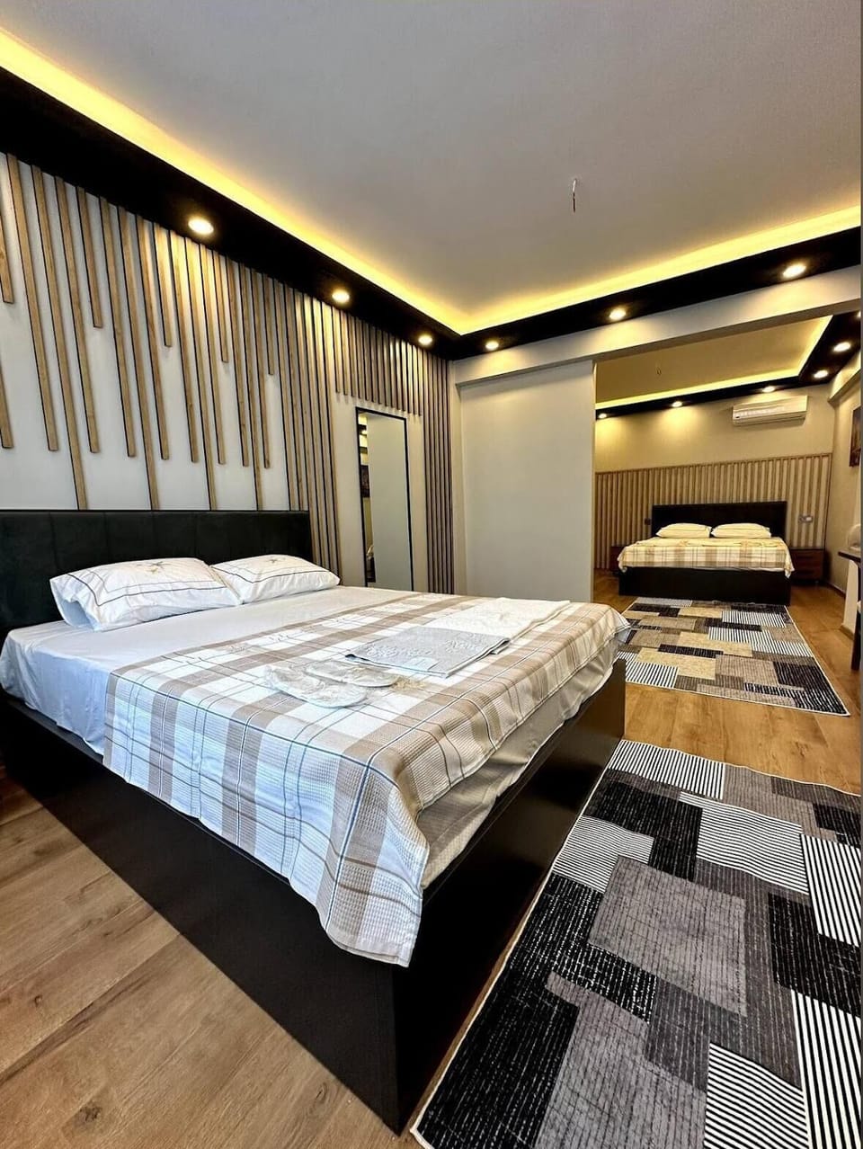 Family Quadruple Room, 2 Queen Beds, Non Smoking, Private Bathroom | Minibar, desk, free cribs/infant beds, free WiFi