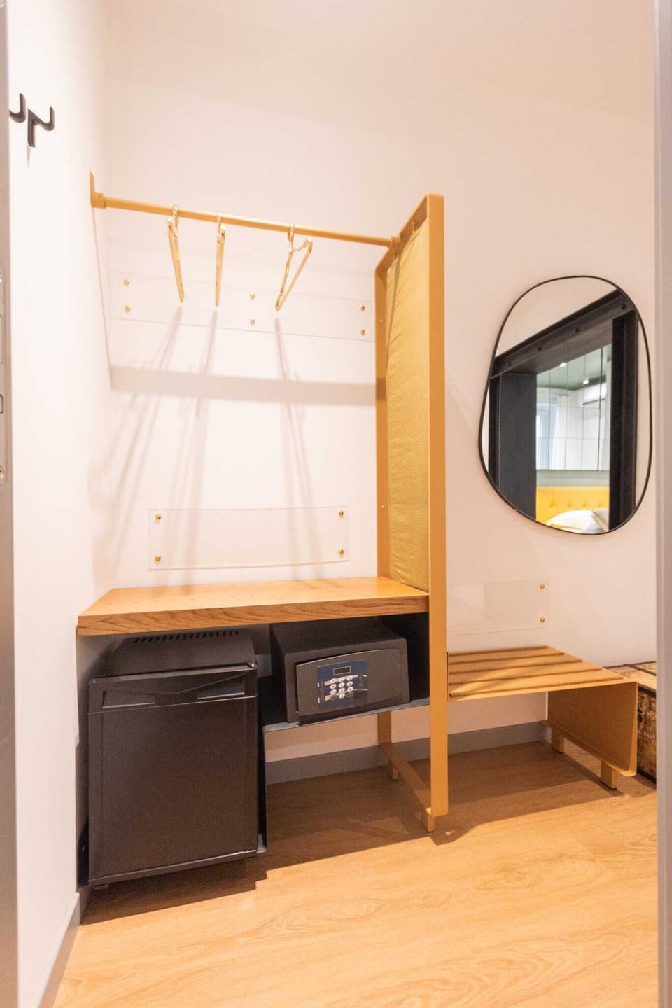 Classic Room, 1 Queen Bed, Non Smoking | In-room safe, desk, laptop workspace, soundproofing
