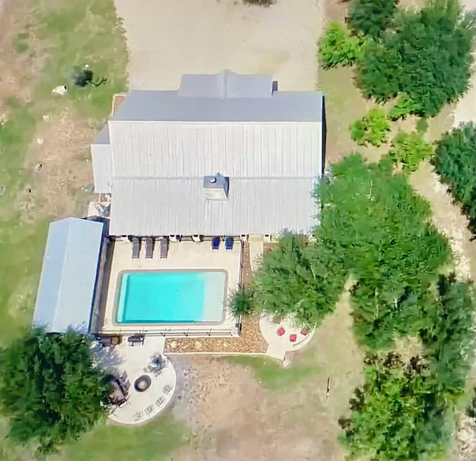 COPA VINO - Beautiful backyard layout of the entertainment area.