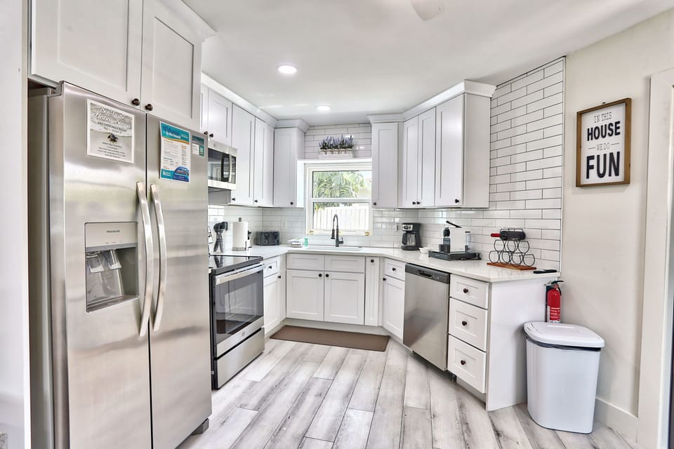 Coffee/tea maker, fridge, microwave, dishwasher