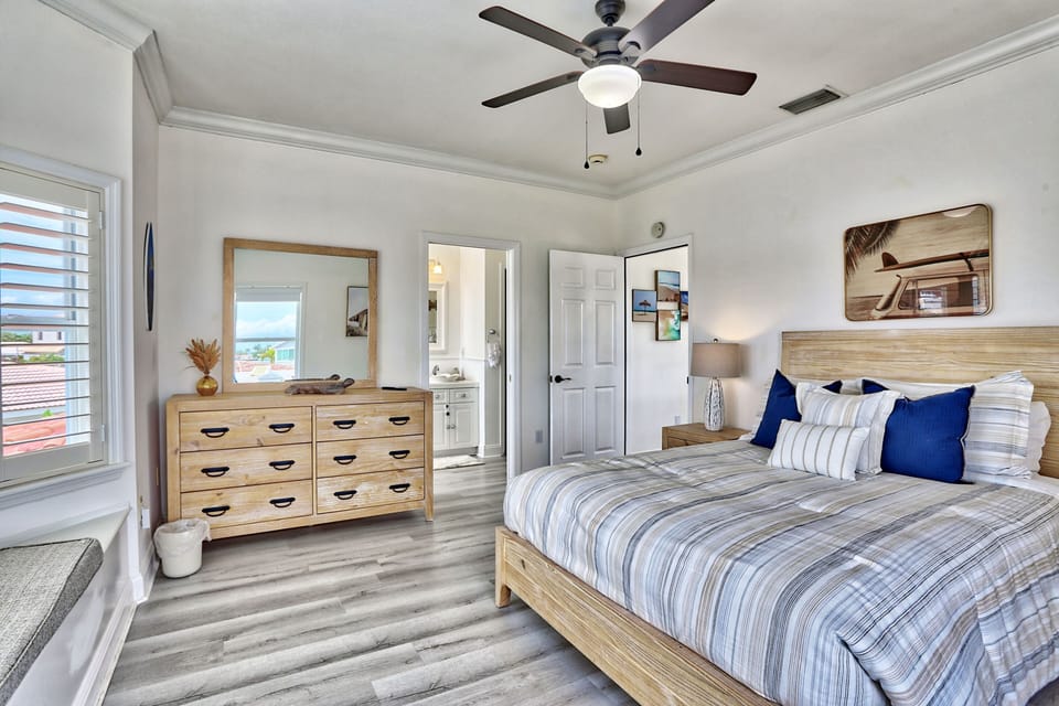 5 bedrooms, desk, WiFi (free), bed sheets
