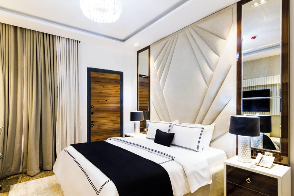 Royal Room, Non Smoking, City View | Desk, laptop workspace, WiFi (free)