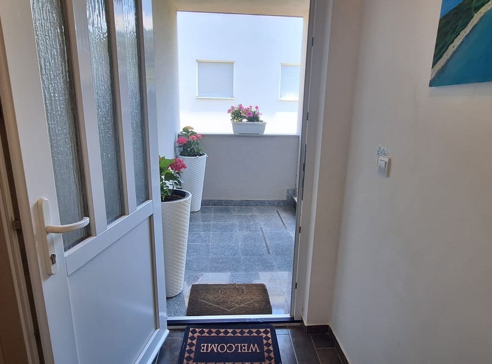 Apartment (One Bedroom Apartment With Sea View) | Property entrance