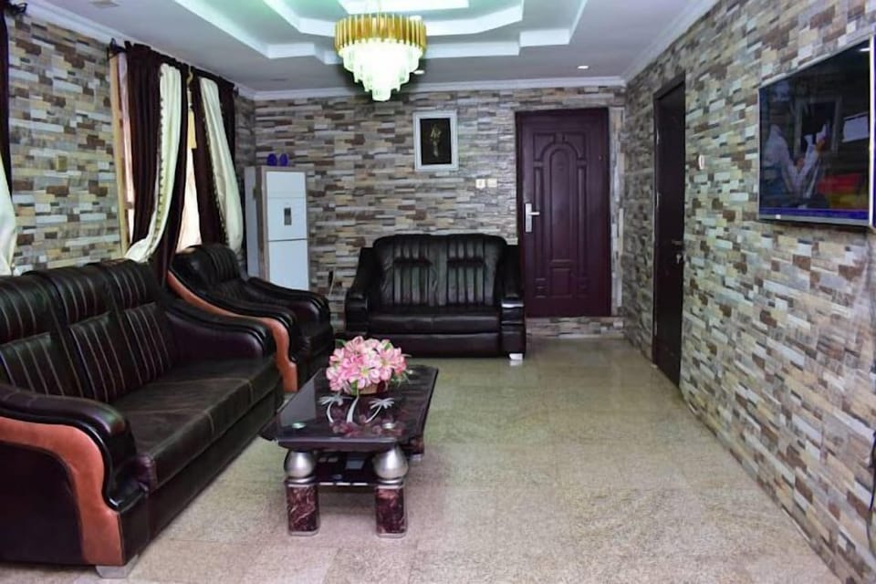Economy Room, Balcony, City View | Living area