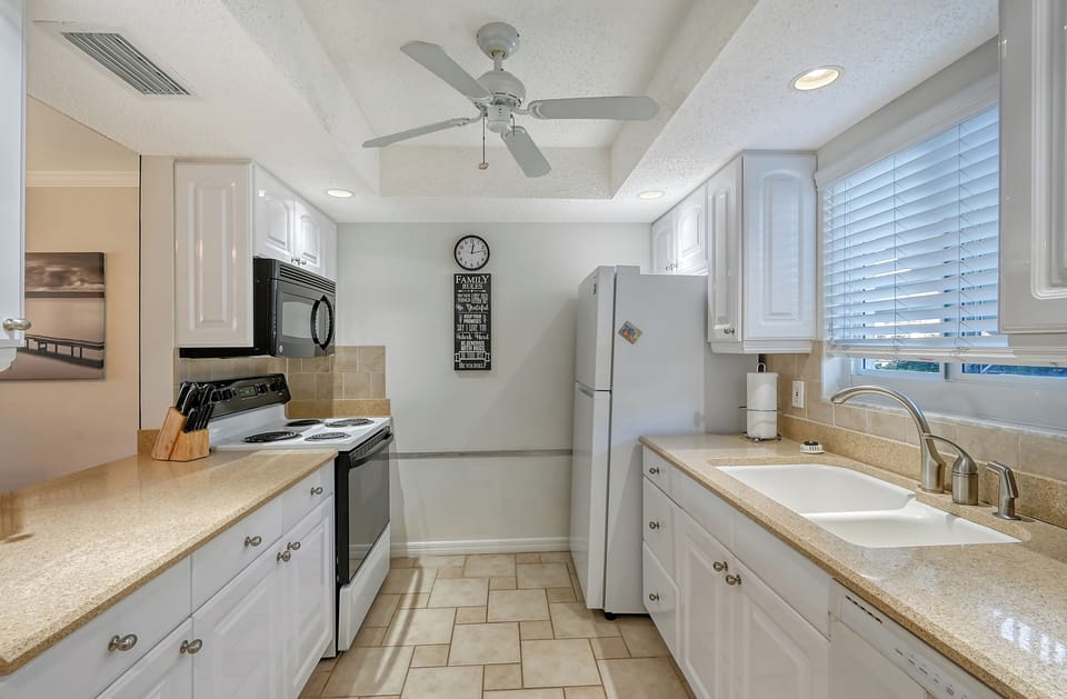 Kitchen - Fully equipped kitchen