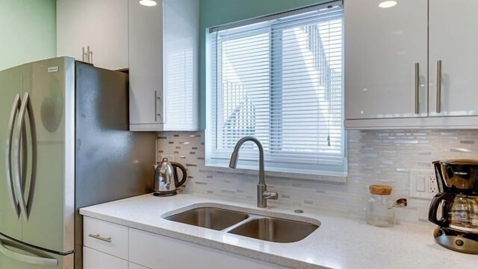 Kitchen - Updated kitchen with granite countertops