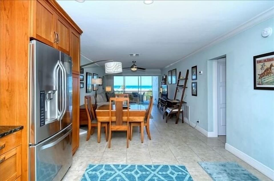 Look Through - Views of the Gulf of Mexico throughout.
