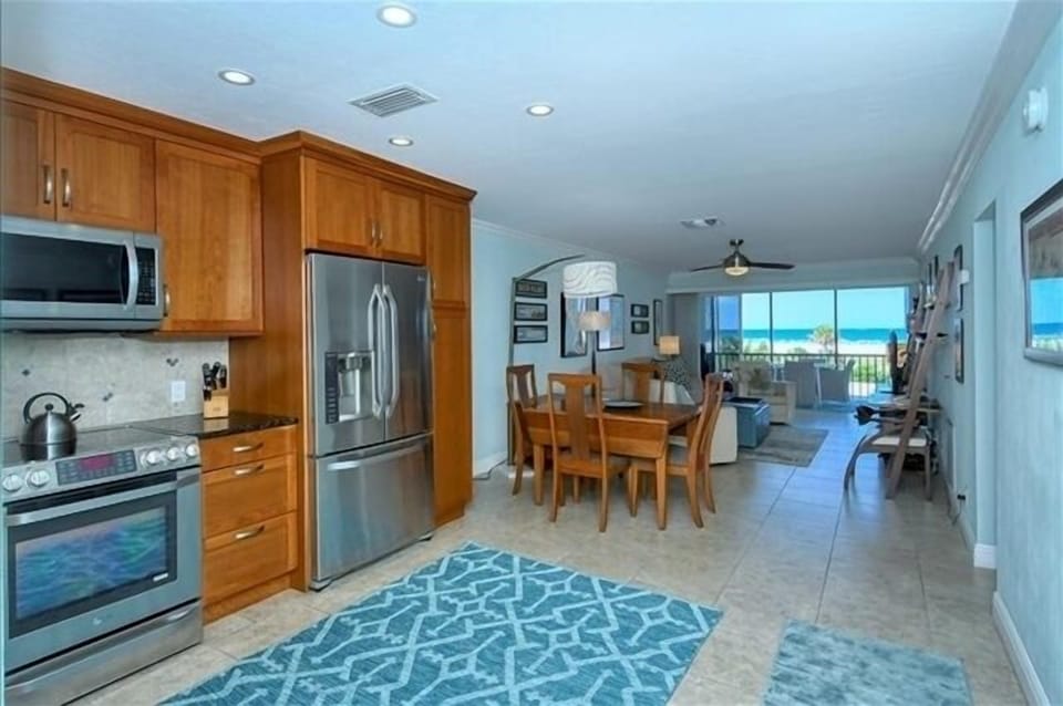 Look Through - Open floor plan for easy entertaining