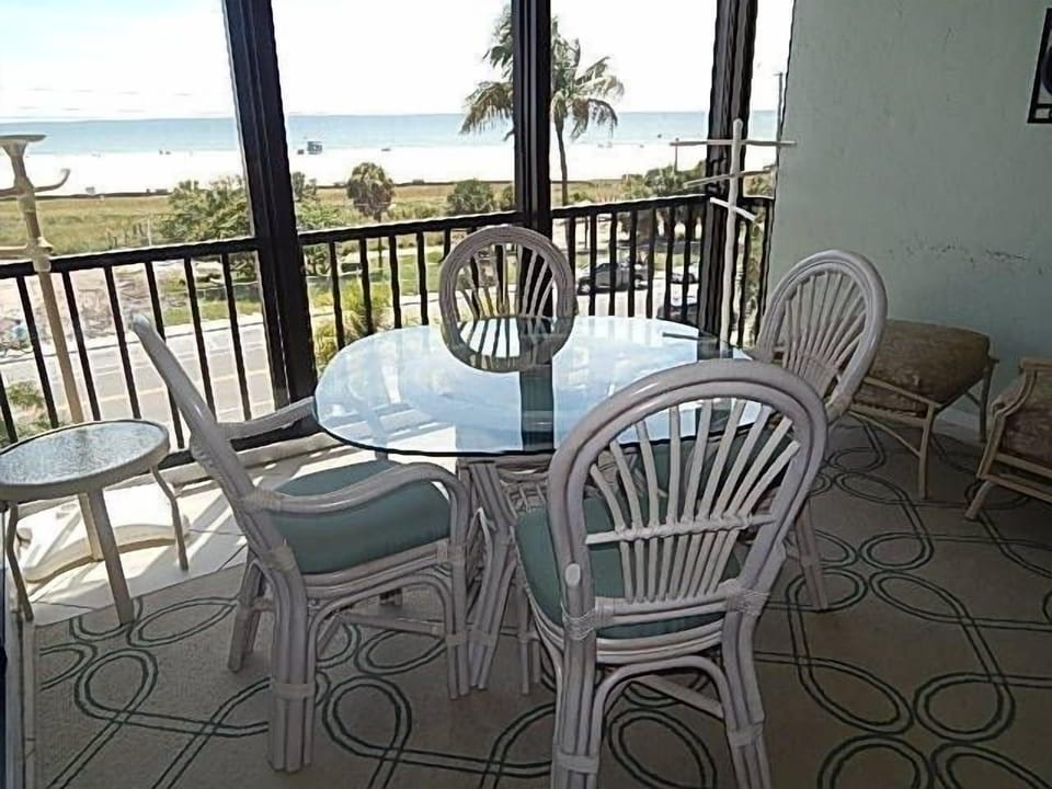 Lanai View - Beautiful views of Siesta Key Beach and The Gulf of Mexico from your 4th floor lanai.