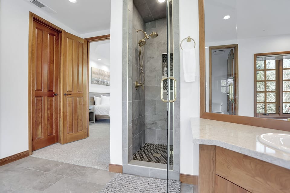 Bedroom 1 En Suite Bathroom - Steam Shower