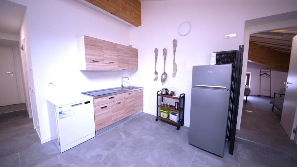 Dishwasher, cookware/dishes/utensils