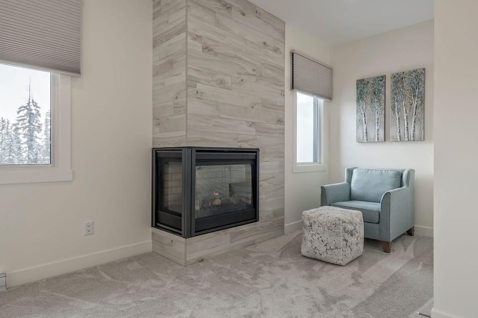 Master Gas Fireplace & Sitting Area
