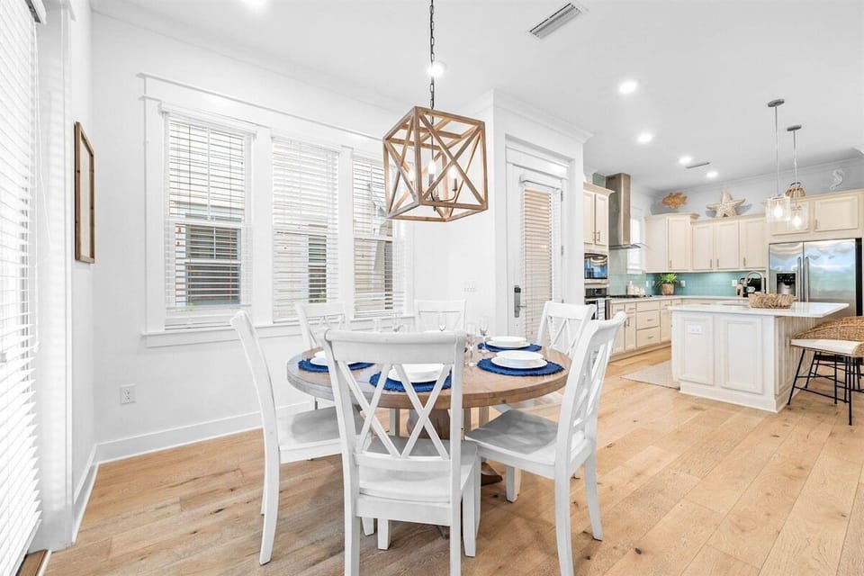 Seamlessly move from cocktail hour to dinner with this open floor plan