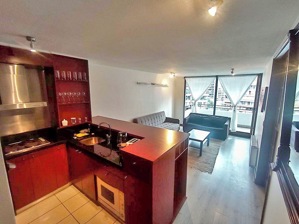 Deluxe Apartment | Private kitchen | Electric kettle, toaster