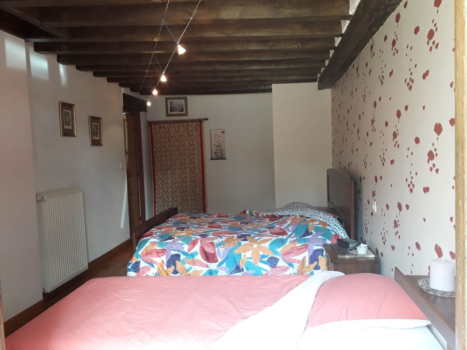 1 bedroom, bed sheets