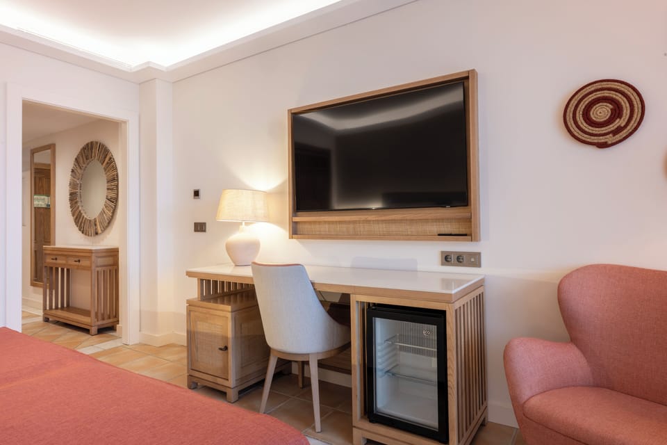 Minibar, in-room safe, desk, free cribs/infant beds
